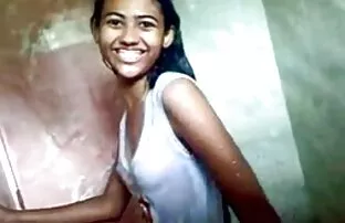 XXX नर्स ने मरीज को खाना खिलाया, फिर उसे हिंदी में सेक्सी पिक्चर फिल्म पीटने लगे ।