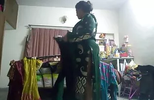 XXX एक दोस्त ने अपने शरीर को तेल से रगड़ते हुए जुए की पेशकश सेक्सी पिक्चर सेक्स फिल्म की
