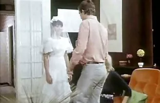 XXX एक युवा लड़की नई ब्लू सेक्सी फिल्म के लिए एक बिंदु के पट्टे पर देने के लिए एक सेवा